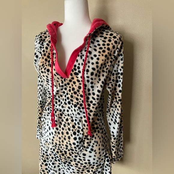 Betsy Johnson Fleece Hoodie - Picture 2 of 4